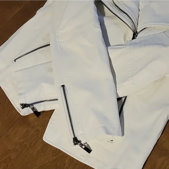 Lingluofang Faux White Leather Jacket - Picture 2 of 9